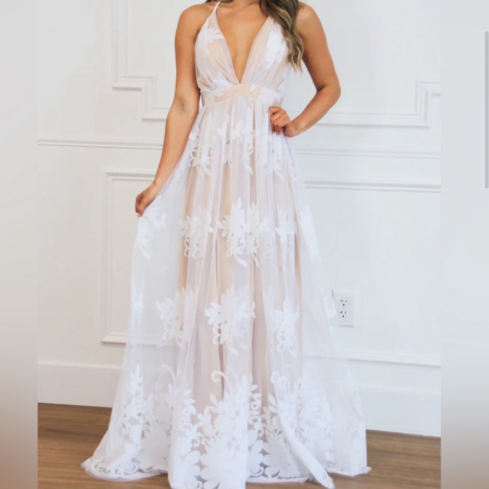 Luxxel white beige floral lace plunging neckline maxi dress size Large